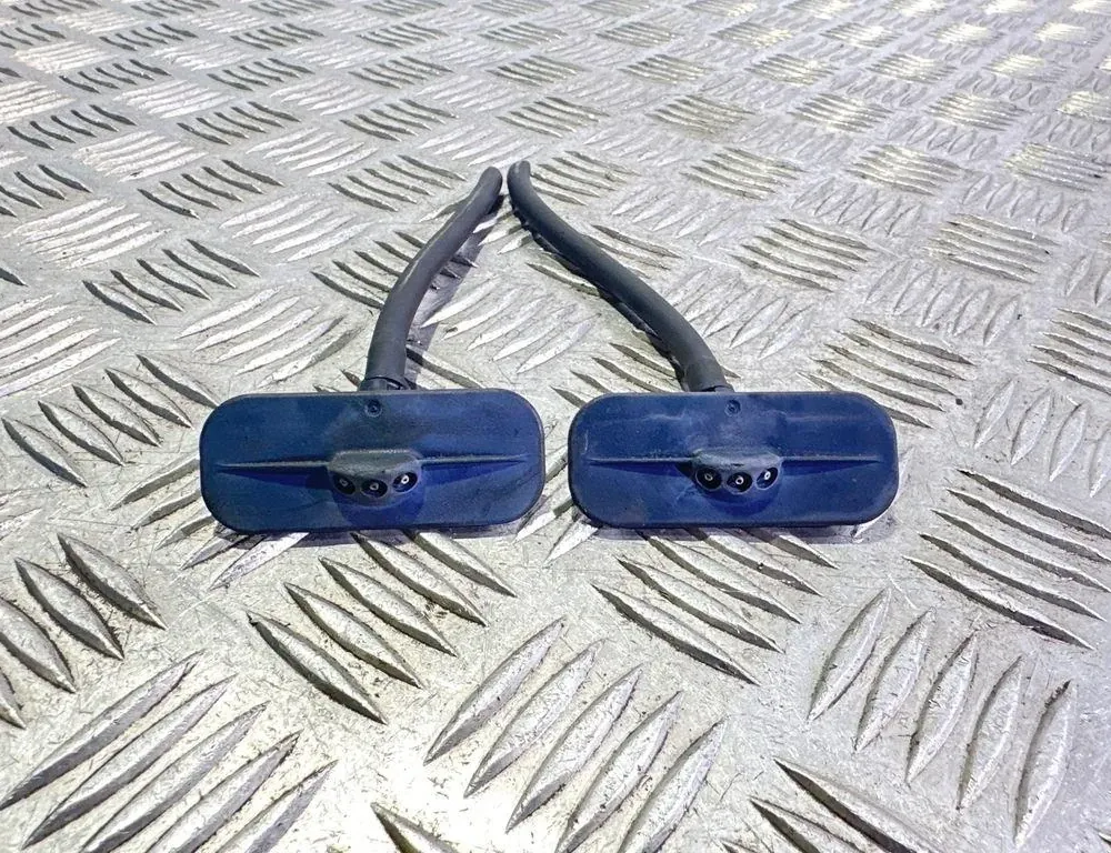 Дюза за предно стъкло