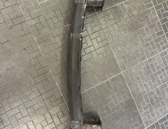 Преден усилващ прът