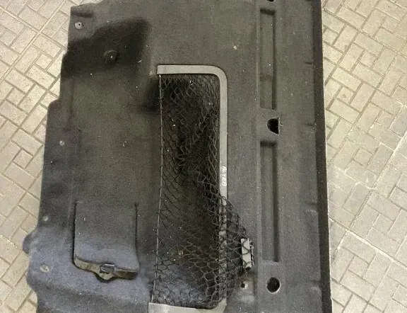 Облицовка на багажника отляво