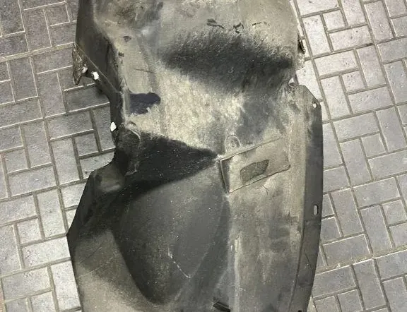 Обшивка на задната дясна арка