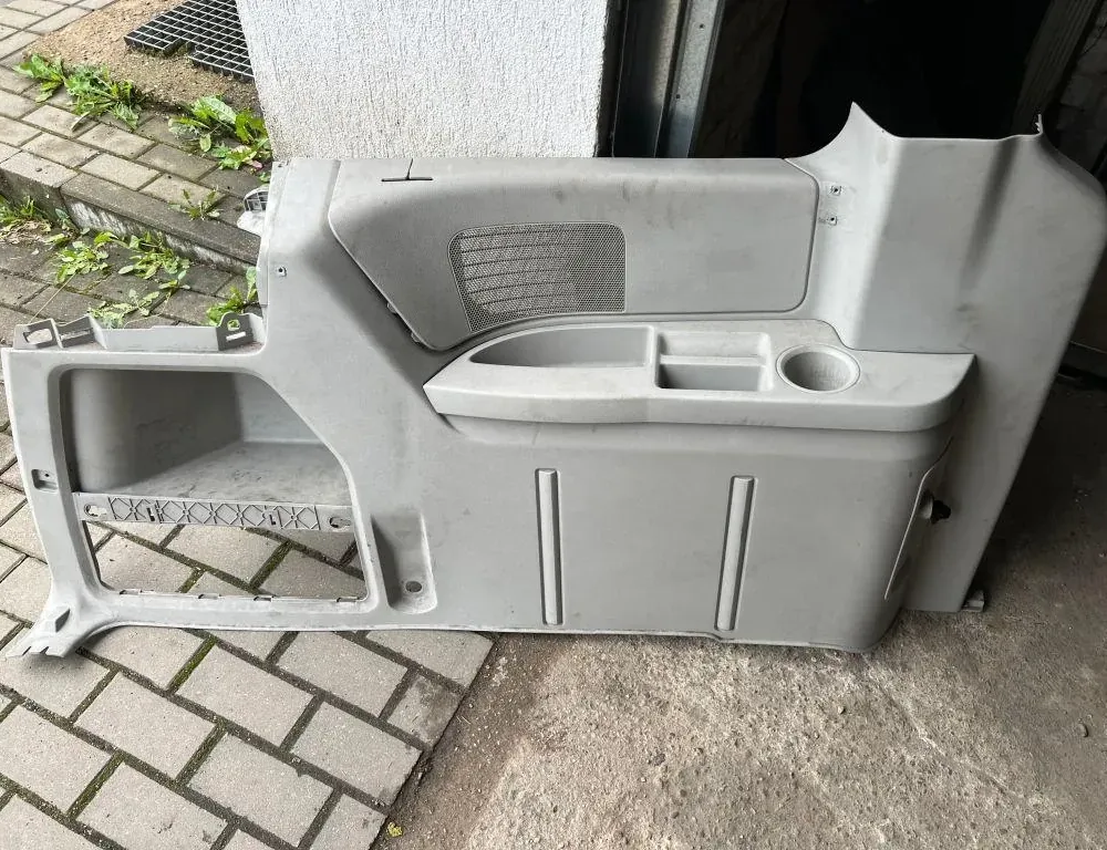 Облицовка на багажника отляво