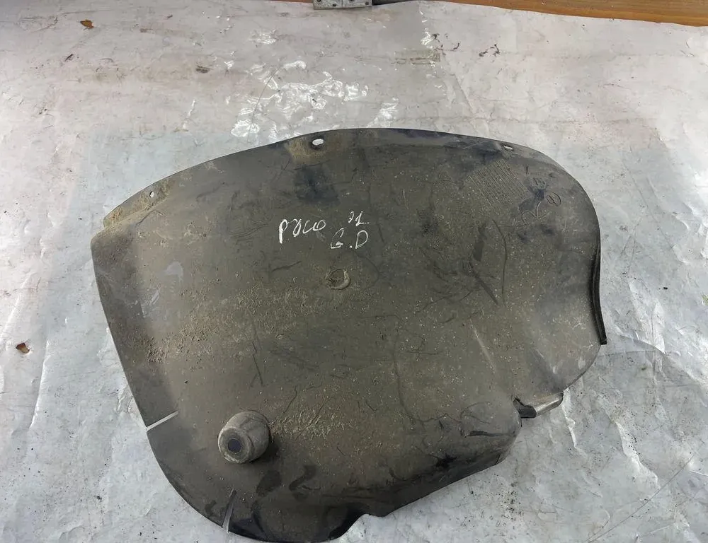 Обшивка на задната дясна арка