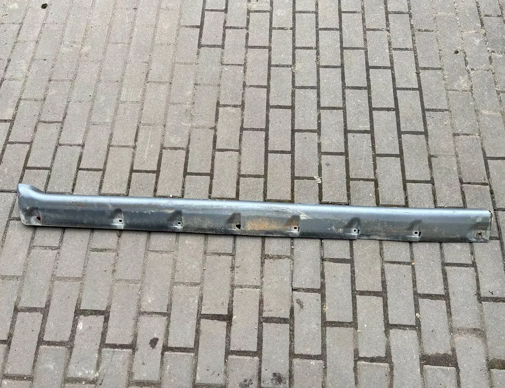 Дясна странична пола