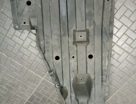 Ляв капак на долната част