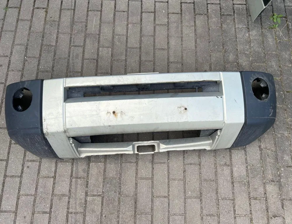 Предна броня