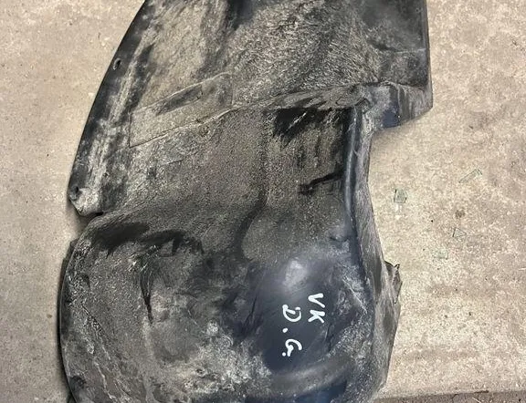 Обшивка на задната дясна арка