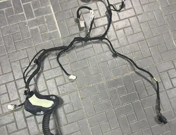 Окабеляване на задната лява врата