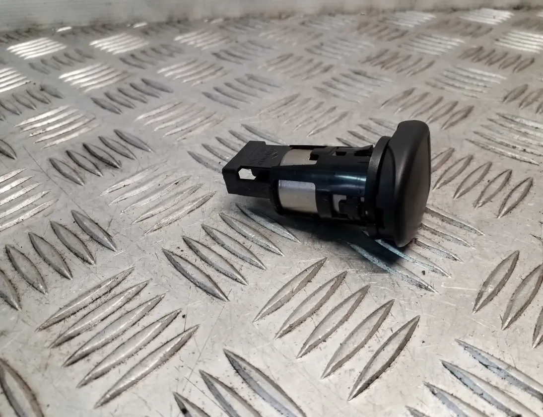 12 V контакт