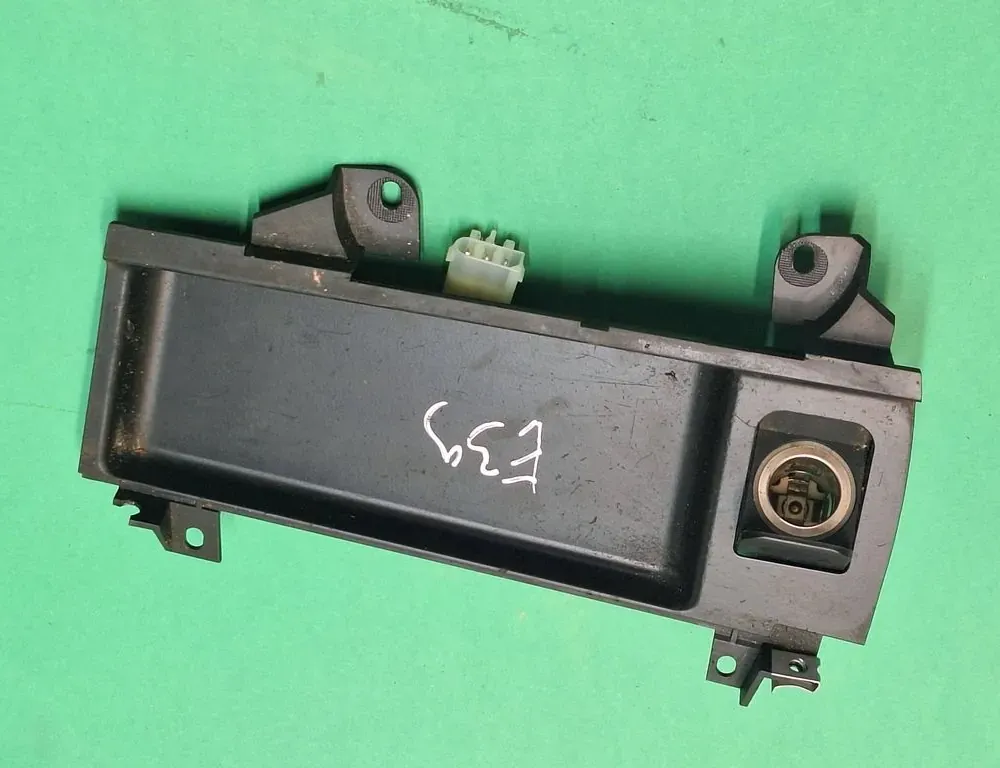 12 V контакт