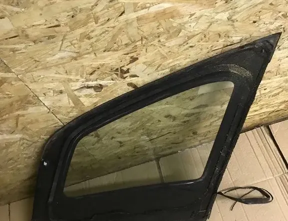 Ляво задно стъкло на тялото