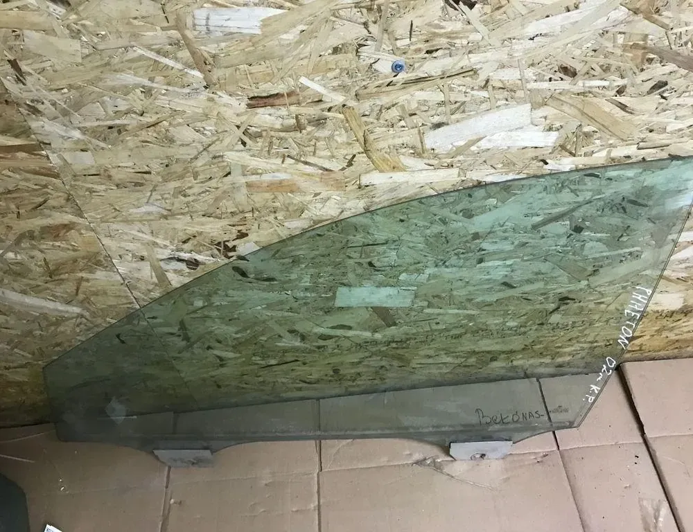 Стъкло на предна лява врата