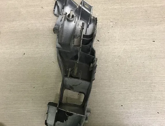 Скоба за задна лява броня