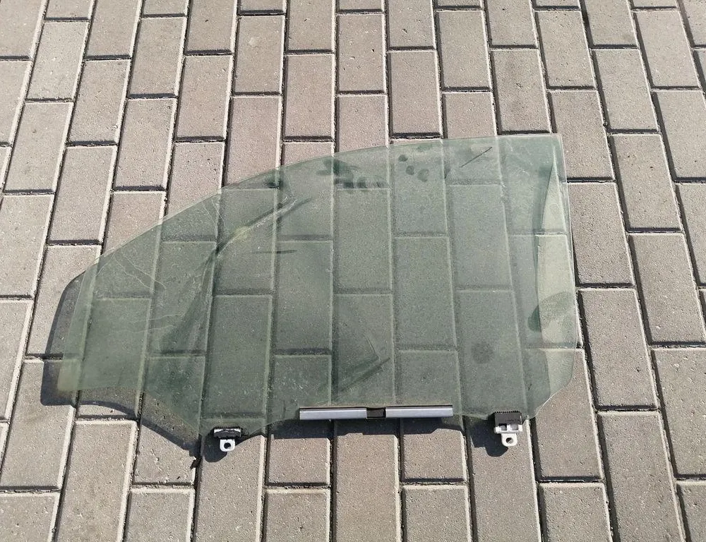 Стъкло на предна лява врата