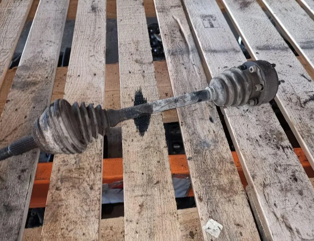 Преден ляв задвижващ вал