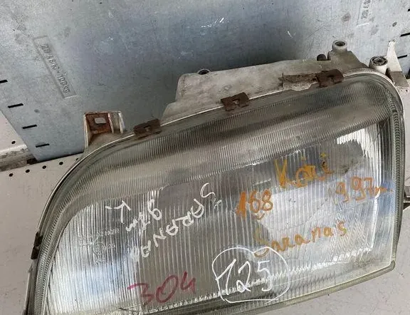 Преден ляв фар