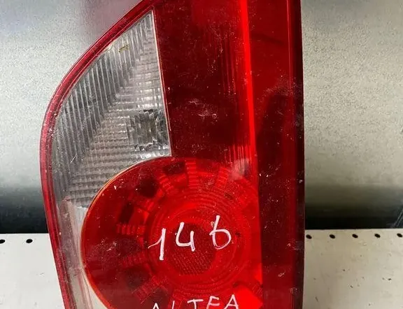 Задна лява задна светлина