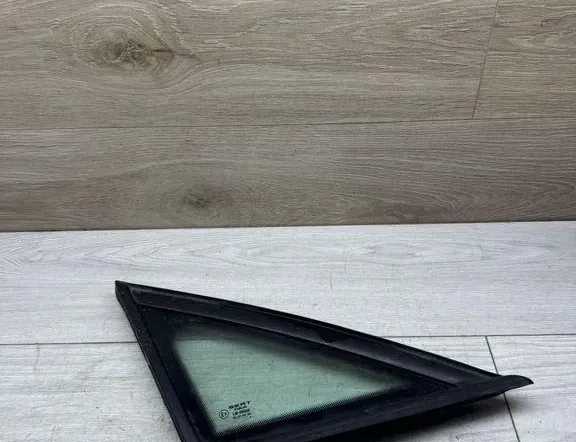 Преден ляв прозорец