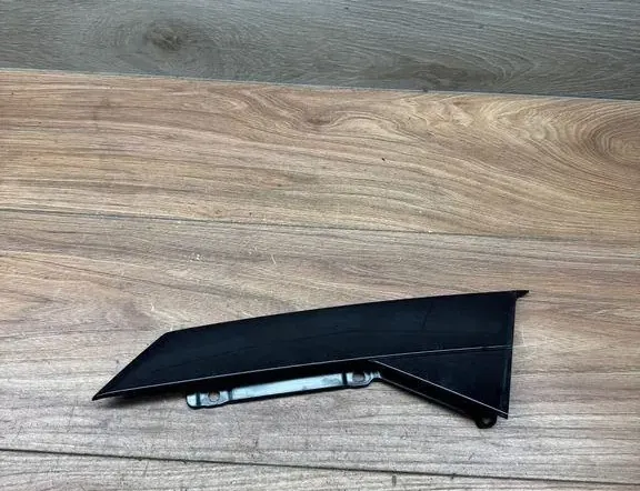 Вертикална тапицерия на задната лява врата