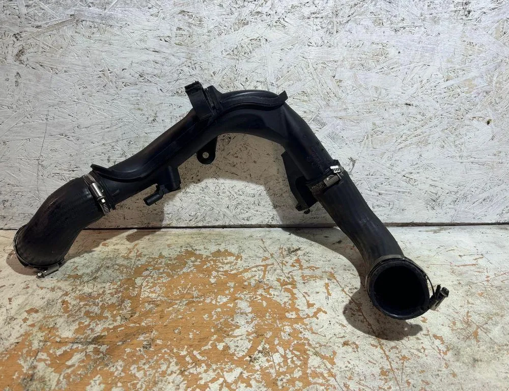 Ляв маркуч на интеркулера
