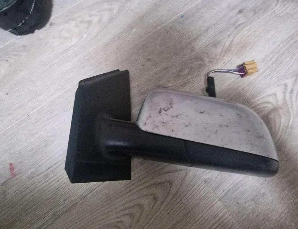 Ляво странично огледало