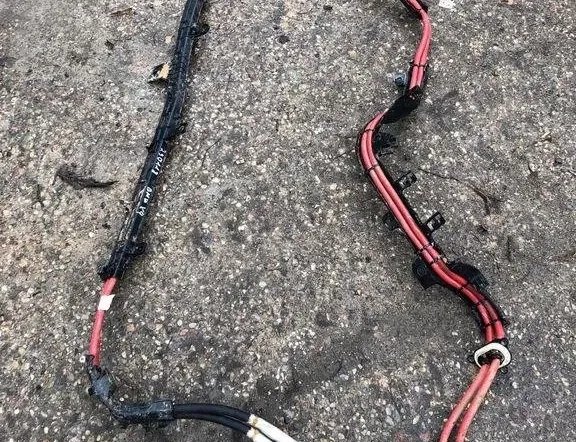 Положителен кабел на батерията