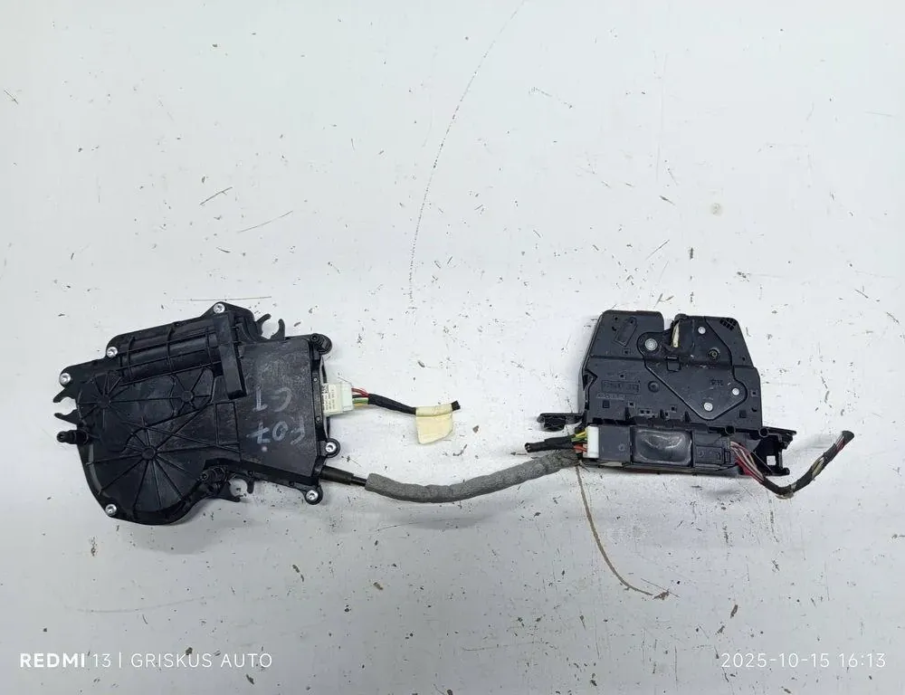 Мотор за плавно затваряне на багажника на задната врата