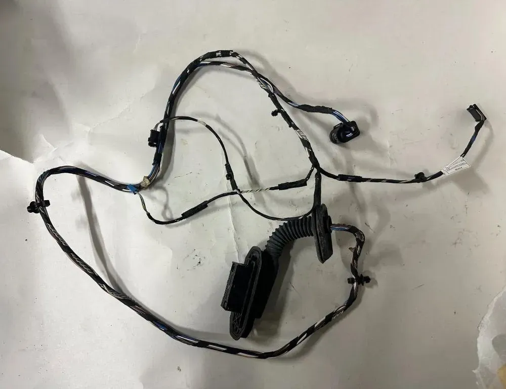 Окабеляване на задната лява врата