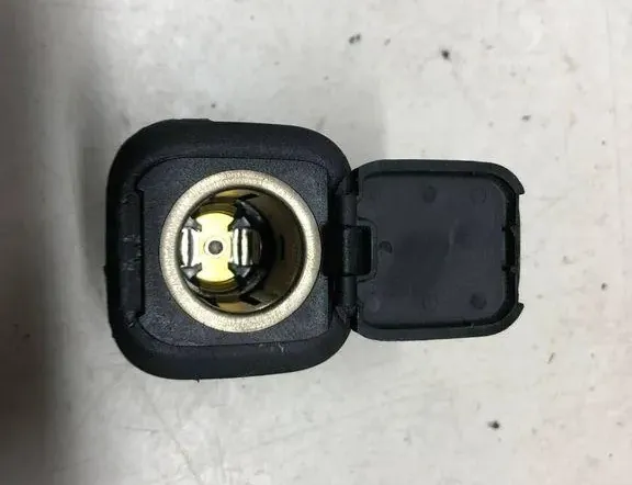 12 V контакт