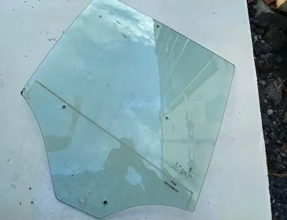 Ляво задно стъкло на тялото