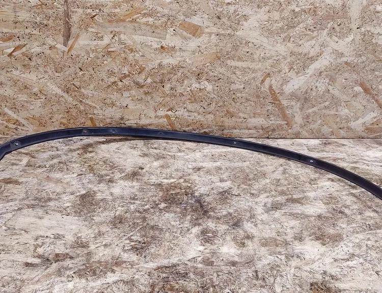 Лайсна за преден десен калник