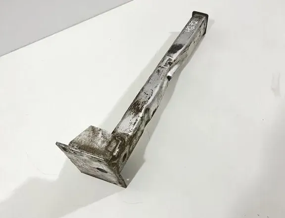 Предни десни крака на шасито
