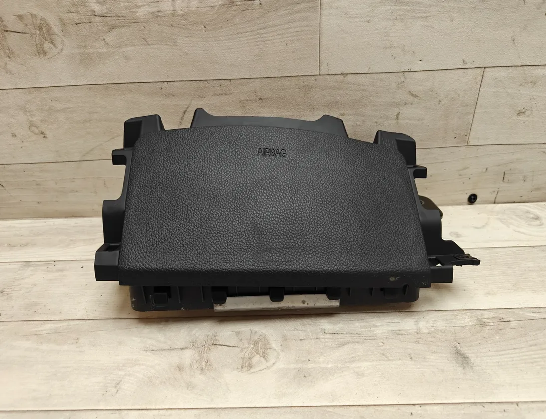 SRS Airbag за колена