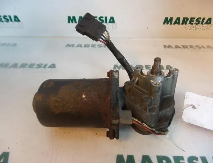 Мотор на механизма за чистачки на предното стъкло