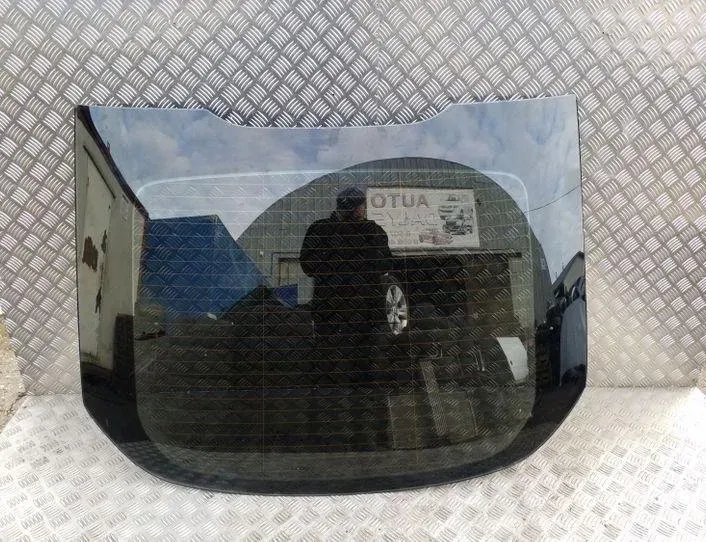Стъкло на задния прозорец