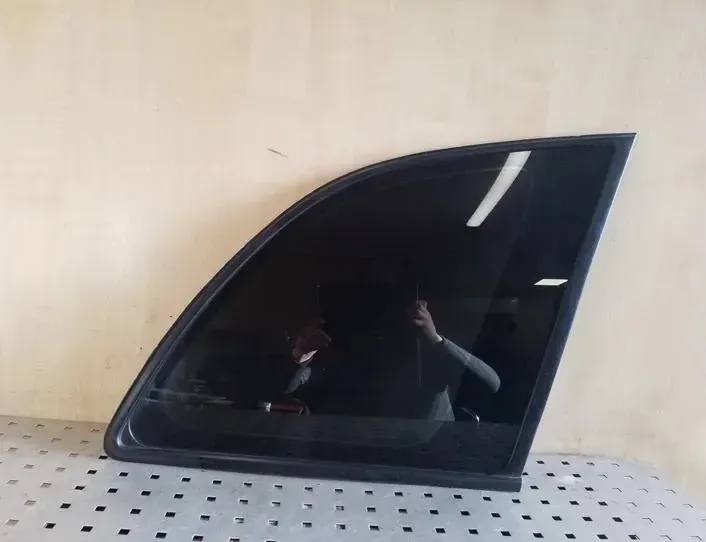Заден десен прозорец
