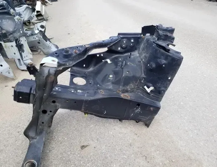 Предни десни крака на шасито