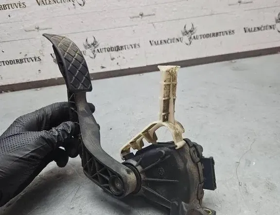 Педал на газта