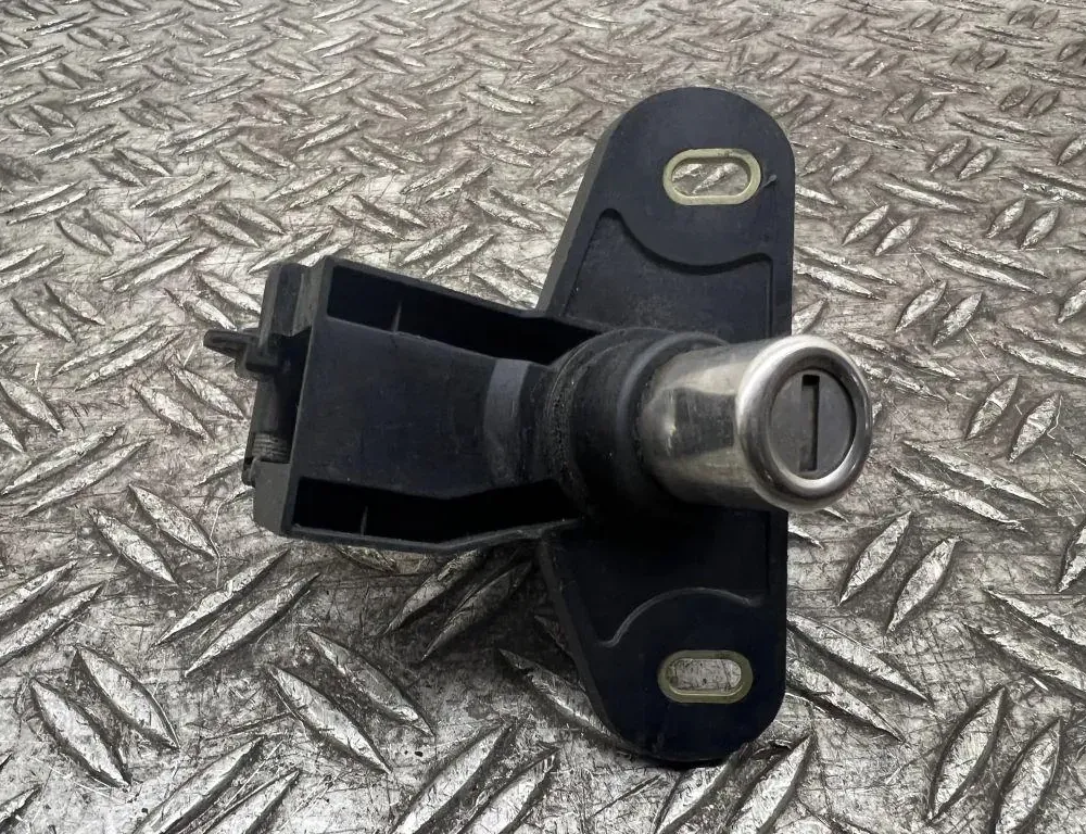 Заключване на багажника на задната врата