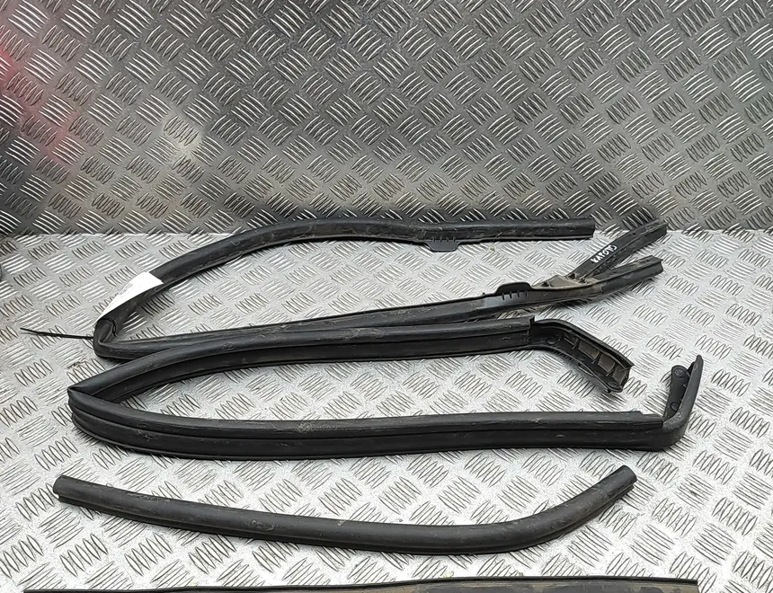 LAND ROVER Discovery Sport 1 generation (2014-2024) Гумен капак на двигателя - LAND ROVER · Discovery Sport · 1 generation (2014-2024) · LK72-16K816-A, LK72-16C834-A
