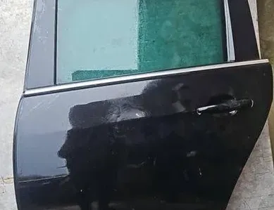 Задна лява врата