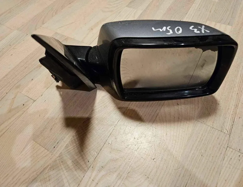 Дясно странично огледало