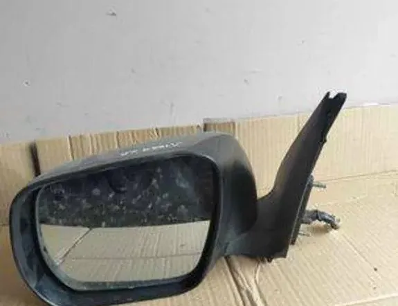 Ляво странично огледало