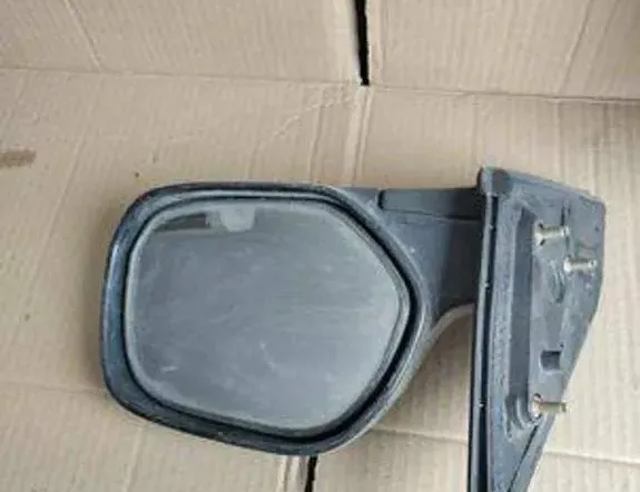 Дясно странично огледало
