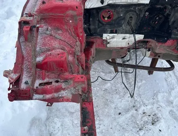 Предни десни крака на шасито