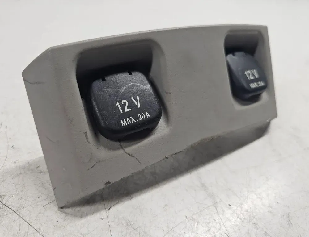 12 V контакт