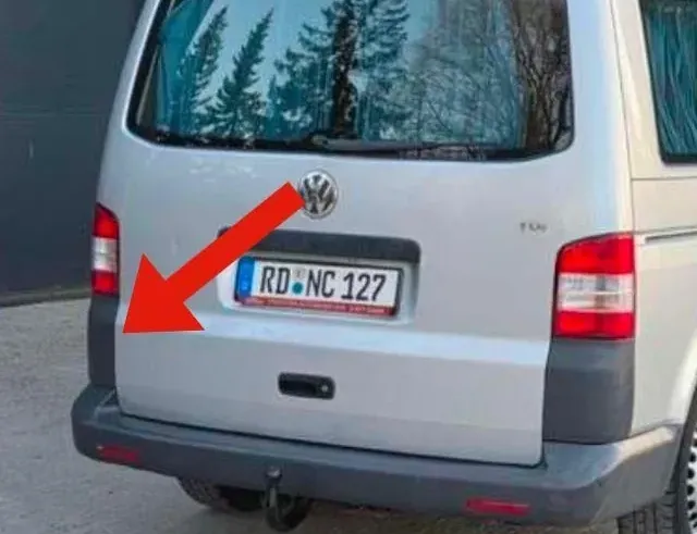 Ляв ъгъл на задната броня