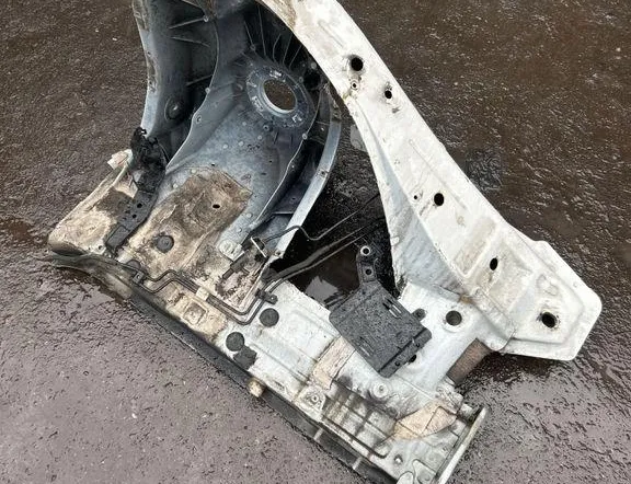 Предни десни крака на шасито