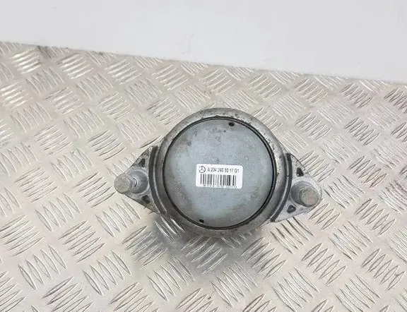 Дясна стойка на двигателя