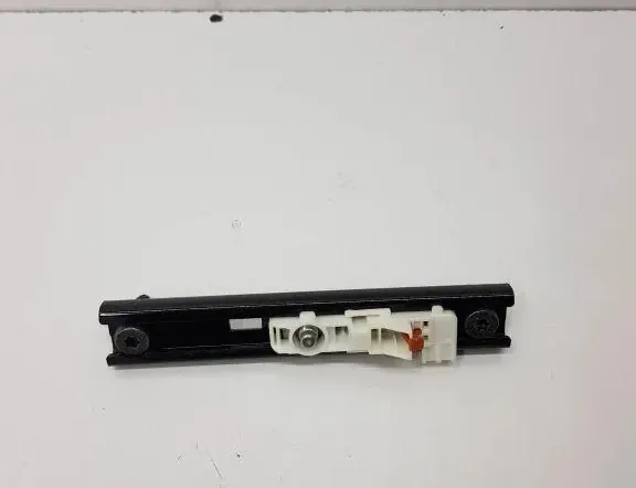 Преден ляв регулатор на височината на предпазния колан