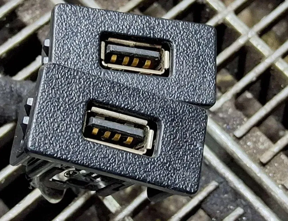 USB/AUX контролен блок